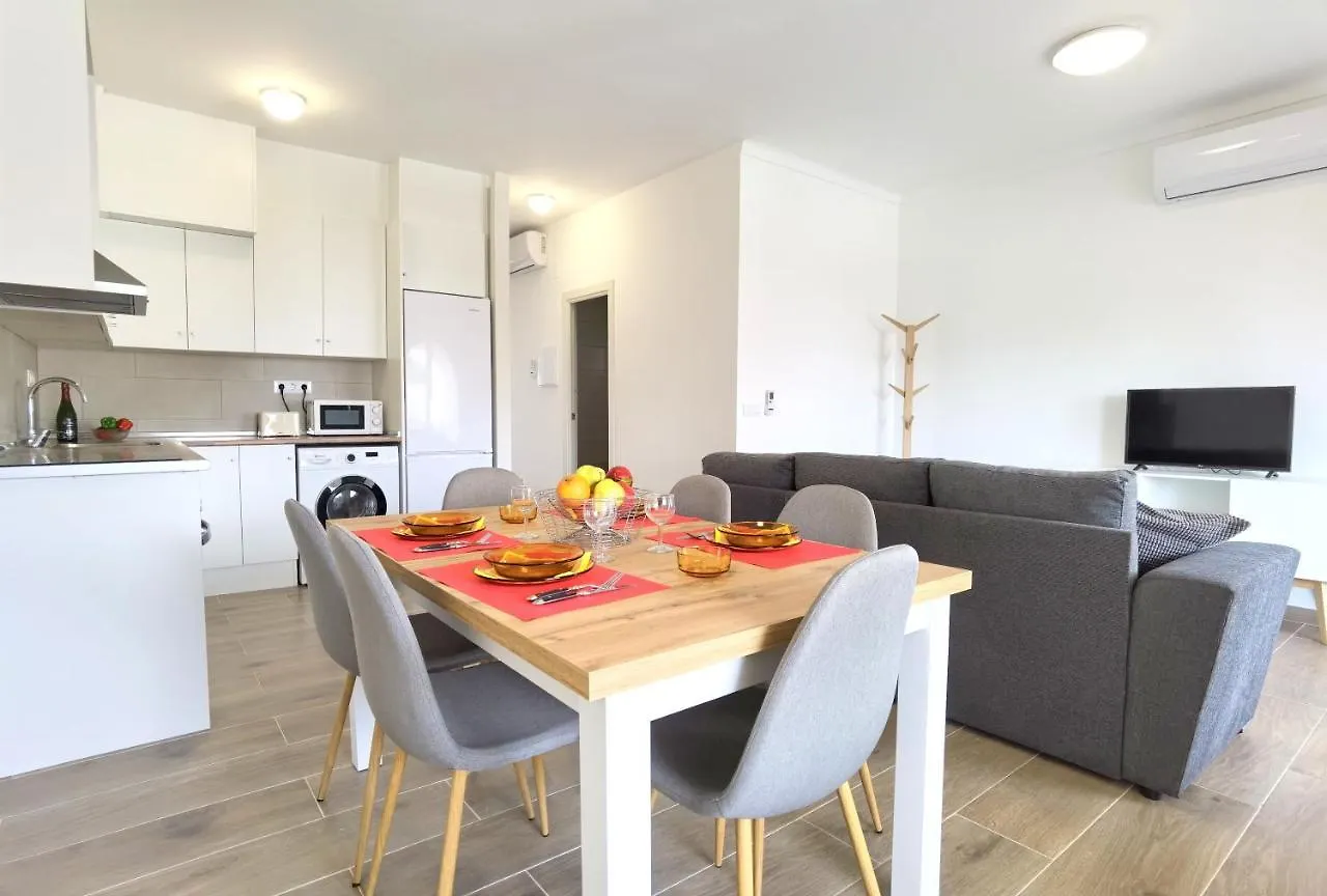 Leon Inmo Apartment Dana - 15770 Empuriabrava
